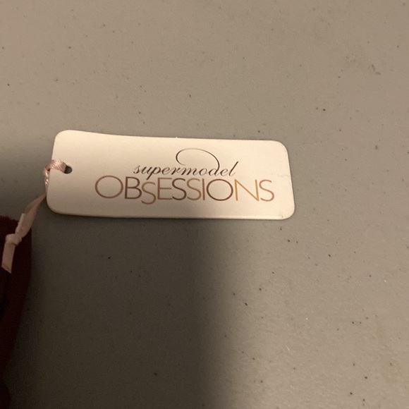 Victoria Secret - Picture 2 of 7